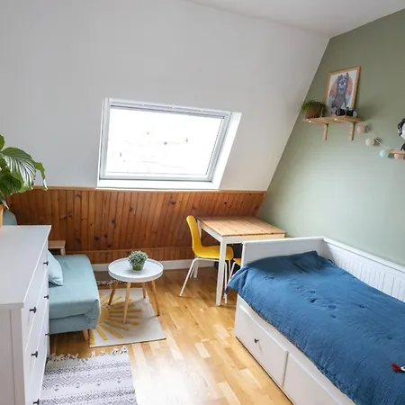 Apartment Pretty Cocoon With Unobstructed View Of *