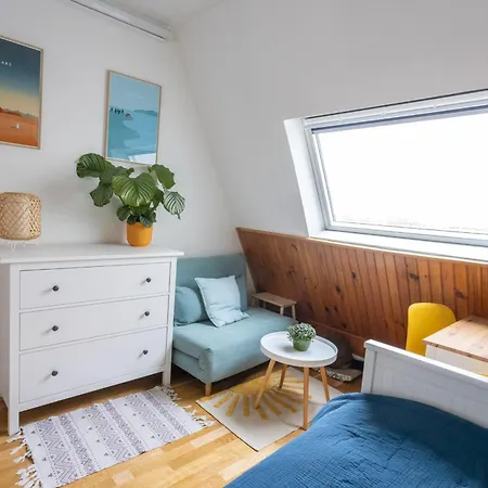 Pretty Cocoon With Unobstructed View Of